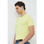 Bombažna kratka majica United Colors of Benetton rumena barva - rumena. Lahkotna kratka majica iz kolekcije United Colors of Benetton. Model izdelan iz tanke, elastične pletenine. Model je izdelan iz bombaža z dolgimi vlakni, kar zagotavlja...