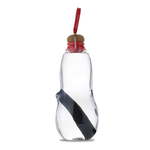 Black and Blum steklenica za vodo z ogljikovim filtrom EAU GOOD - rdeča. Steklenica za vodo z ogljikovim filtrom iz kolekcije Black and Blum. Model izdelan iz umetne snovi in naravnih materialov.