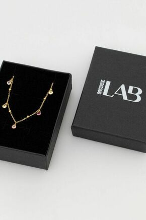Srebrna ogrlica Answear Lab - zlata. Ogrlica iz kolekcije Answear Lab. Model z okrasnimi elementi