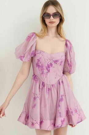 Obleka Bardot vijolična barva - vijolična. Obleka iz kolekcije Bardot. Model izdelan iz vzorčaste tkanine. Izrazit model za posebne priložnosti.