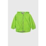 Otroška jakna United Colors of Benetton zelena barva - zelena. Otroški jakna iz kolekcije United Colors of Benetton. Nepodložen model, izdelan iz gladkega materiala. Model s povečano vodoodpornostjo, ki je idealen za slabše vremenske razmere.