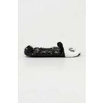 Otroški copati Skechers črna barva - črna. Otroški copati iz kolekcije Skechers, izdelani iz imitacije krzna. Model z mehko oblazinjeno notranjostjo zagotavlja mehkobo in povečuje udobje.