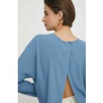 Majica Sisley ženska - modra. Bluza iz kolekcije Sisley, izdelana iz zračne tkanine. Poliester zagotavlja večjo odpornost na gubanje.