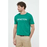 Bombažna kratka majica United Colors of Benetton zelena barva - zelena. Lahkotna majica iz kolekcije United Colors of Benetton. Model izdelan iz tanke, elastične pletenine. Izjemno udoben material, izdelan iz naravnih vlaken.