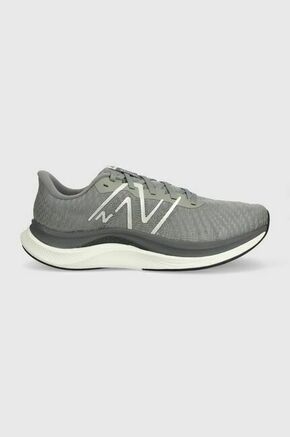 Tekaški čevlji New Balance FuelCell Propel v4 siva barva - siva. Čevlji iz kolekcije New Balance. Model z vmesnim podplatom iz pene