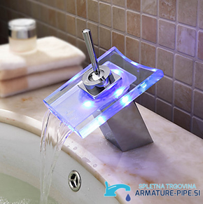 LED pipa za kopalnico EYN MF161 | Sodoben dizajn kopalniške armature s slapom