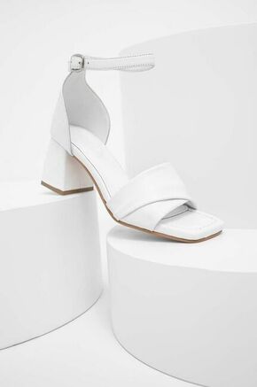 Usnjeni sandali Answear Lab bela barva - bela. Sandali iz kolekcije Answear Lab. Model izdelan iz naravnega usnja. Zgornji del je neporozen