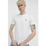 Bombažna kratka majica Abercrombie &amp; Fitch moški, bela barva - bela. Kratka majica iz kolekcije Abercrombie &amp; Fitch, izdelana iz elastične pletenine. Model iz izjemno udobne bombažne tkanine.