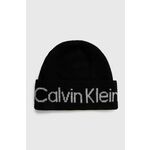 Kapa s primesjo volne Calvin Klein črna barva - črna. Kapa iz kolekcije Calvin Klein. Model izdelan iz pletenine z nalepko. Izjemno udoben material z visoko vsebnostjo viskoze.
