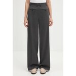 Hlače z volno MM6 Maison Margiela siva barva, S52KA0538.S47848.860M - siva. Hlače iz kolekcije MM6 Maison Margiela. Model izdelan iz tanke, elastične tkanine. Zaradi vsebnosti poliestra je tkanina bolj odporna na gubanje.