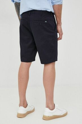 Lacoste Hlače - mornarsko modra. Kratke hlače iz zbirke Lacoste. Model izdelan iz gladkega materiala.