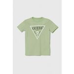 Otroška bombažna kratka majica Guess - zelena. Otroške kratka majica iz kolekcije Guess, izdelana iz pletenine s potiskom. Model iz izjemno udobne bombažne tkanine.