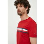 Bombažna kratka majica Tommy Hilfiger rdeča barva - rdeča. Kratka majica iz kolekcije Tommy Hilfiger, izdelana iz tanke, elastične pletenine. Model iz izjemno udobne in zračne tkanine je idealen za toplejše letne čase.