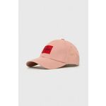 Bombažna bejzbolska kapa HUGO bela barva - roza. Kapa s šiltom vrste baseball iz kolekcije HUGO. Model izdelan iz tkanine z nalepko.