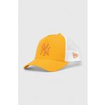 Kapa s šiltom New Era oranžna barva, NEW YORK YANKEES - oranžna. Kapa s šiltom vrste trucker iz kolekcije New Era. Model izdelan iz materiala z nalepko.