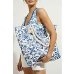 Torbica Medicine - modra. Velika nakupovalna torbica iz kolekcije Medicine. Model na zapenjanje, izdelan iz vzorčaste tkanine.