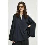 Majica By Malene Birger ženska, črna barva - črna. Bluza iz kolekcije By Malene Birger, izdelana iz enobarvne tkanine. Model iz tankega materiala je idealen za toplejše letne čase.