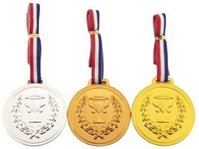 Medalja z vrvico 3 kom plastična premera 6 cm na kartonu