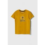 Otroška bombažna kratka majica Guess rumena barva - rumena. Otroške lahkotna kratka majica iz kolekcije Guess, izdelana iz visokokakovostne pletenine, ki je bila izdelana na trajnostni način. Model iz izjemno udobne bombažne tkanine.