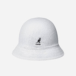 Dvostranski klobuk Kangol bela barva - bela. Klobuk iz kolekcije Kangol. Model z ozkim robom, izdelan iz materiala z nalepko.