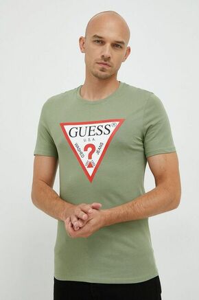 Bombažen t-shirt Guess - zelena. Prilagojen T-shirt iz kolekcije Guess. Model izdelan iz tanke