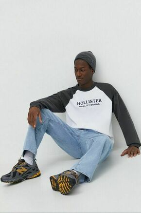 Bombažna majica z dolgimi rokavi Hollister Co. siva barva - siva. Majica z dolgimi rokavi iz kolekcije Hollister Co. Model izdelan iz tanke