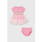Obleka za dojenčka Guess roza barva - roza. Obleka za dojenčke iz kolekcije Guess. Nabran model, izdelan iz kombinacija dveh različnih materialov.