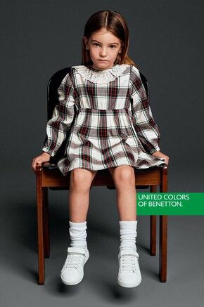 Otroška obleka United Colors of Benetton bež barva - bež. Otroška Obleka iz kolekcije United Colors of Benetton. Nabran model izdelan iz vzorčaste tkanine.