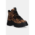 Nizki škornji Buffalo Aspha Nc Mid - rjava. Nizki škornji iz kolekcije Buffalo. Model je izdelan iz imitacije semiša. Model z dvignjenim zgornjim delom pripomore k otrditvi noge v gležnju, kar ščiti pred nenadzorovanimi gibi in poškodbami.