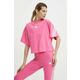 Bombažna kratka majica adidas ženska, roza barva, IS3620 - roza. Kratka majica iz kolekcije adidas, izdelana iz pletenine z nalepko. Model iz izjemno udobne bombažne tkanine.