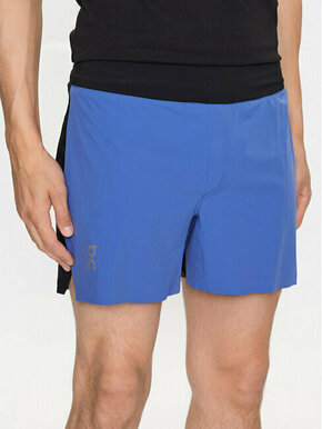 On Športne kratke hlače 5" Lightweight Shorts M 19501012 Modra Athletic Fit