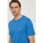 Bombažna kratka majica United Colors of Benetton moški - modra. Kratka majica iz kolekcije United Colors of Benetton, izdelana iz tanke, elastične pletenine. Model iz izjemno udobne, zračne tkanine.