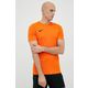 Kratka majica za vadbo Nike oranžna barva - oranžna. Kratka majica za vadbo iz kolekcije Nike. Model izdelan iz materiala, ki odvaja vlago.
