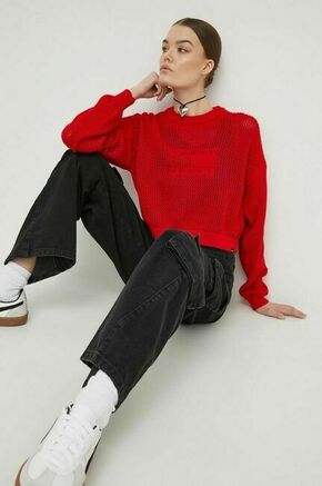 Bombažen pulover Tommy Jeans rdeča barva - rdeča. Pulover iz kolekcije Tommy Jeans. Model izdelan iz enobarvne pletenine. Model iz izjemno udobne bombažne tkanine.