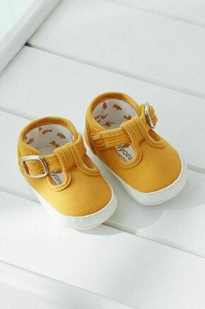 Čevlji za dojenčka Mayoral Newborn rumena barva - rumena. Čevlji za dojenčka iz kolekcije Mayoral Newborn. Model izdelan iz kombinacije tekstilnega materiala in ekološkega usnja.