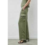 Hlače BA&amp;SH CARY ženske, zelena barva, 1E24CARY - zelena. Lahkotne hlače iz kolekcije BA&amp;SH izdelane iz enobarvne tkanine. Zaradi vsebnosti poliestra je tkanina bolj odporna na gubanje.