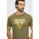 Bombažna kratka majica Guess moški, zelena barva - zelena. Kratka majica iz kolekcije Guess, izdelana iz pletenine s potiskom. Model iz zračne bombažne tkanine.