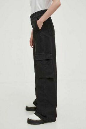 Bombažne hlače Levi's BAGGY CARGO črna barva - črna. Hlače iz kolekcije Levi's. Model izdelan iz enobarvne tkanine. Model iz izjemno udobne in zračne tkanine je idealen za toplejše letne čase.