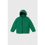 Otroška jakna United Colors of Benetton zelena barva - zelena. Otroški jakna iz kolekcije United Colors of Benetton. Podložen model, izdelan iz gladke tkanine. Prešiti model s sintetično izolacijo za dodatno udobje pri nižjih temperaturah.
