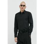 Bombažna srajca HUGO moška, črna barva - črna. Srajca iz kolekcije HUGO. Model izdelan iz enobarvne tkanine. Ima klasičen, ojačan ovratnik.