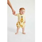 Bombažne kratke hlače za dojenčke Bobo Choses rumena barva - rumena. Kratke hlače za dojenčka iz kolekcije Bobo Choses. Model izdelan iz vzorčaste tkanine.