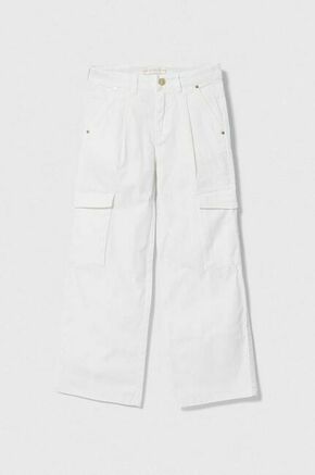 Otroške hlače Guess bela barva - bela. Otroški hlače iz kolekcije Guess. Model izdelan iz enobarvne tkanine. Model iz izjemno udobne tkanine z visoko vsebnostjo bombaža.