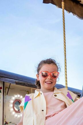 Otroška sončna očala Ki ET LA BuZZ roza barva - roza. Otroški sončna očala iz kolekcije Ki ET LA. Model z enobarvnimi stekli in okvirji iz plastike. Ima filter UV 400.