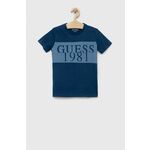 Otroška bombažna kratka majica Guess - modra. Otroški Lahkotna kratka majica iz kolekcije Guess. Model izdelan iz tanke, elastične pletenine. Izjemno udoben material, izdelan iz naravnih vlaken.