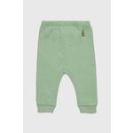 Otroške bombažne hlače United Colors of Benetton zelena barva - zelena. Hlače za dojenčka iz kolekcije United Colors of Benetton. Model izdelan iz enobarvne pletenine.