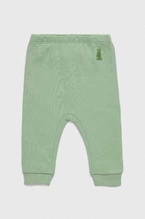 Otroške bombažne hlače United Colors of Benetton zelena barva - zelena. Hlače za dojenčka iz kolekcije United Colors of Benetton. Model izdelan iz enobarvne pletenine.