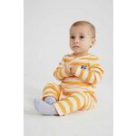 Otroški pajac Bobo Choses - rumena. Pajac za dojenčka iz kolekcije Bobo Choses. Model izdelan iz vzorčaste pletenine.