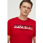 Bombažna kratka majica Guess moški, rdeča barva - rdeča. Kratka majica iz kolekcije Guess, izdelana iz tanke, elastične pletenine. Model iz izjemno udobne bombažne tkanine, ki je zračna.