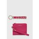 Denarnica Guess ženski, roza barva - roza. Mala denarnica iz kolekcije Guess. Model izdelan iz ekološkega usnja. Model je opremljen z obeskom za ključe.