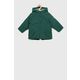 Otroška jakna United Colors of Benetton zelena barva - zelena. Otroška Jakna iz kolekcije United Colors of Benetton. Delno podloženi model izdelan iz enobarvnega materiala.